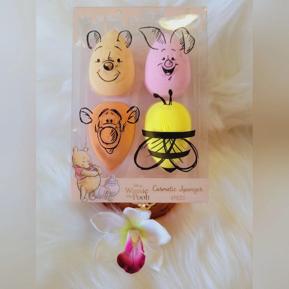 💕💕WINNIE-THE-POOH EYESHADOW PALETTE AND COSMETIC SPONGES💕💕